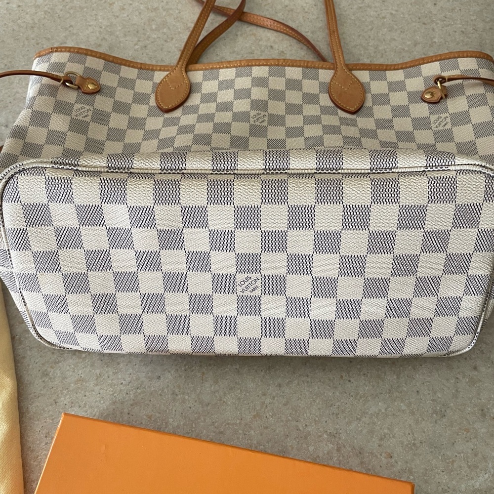 Louis Vuitton Neverful MM - Picture 8 of 12